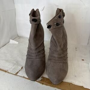 Le Saunda Womens Brown Suede Size 38 Heel Zippered No Box As Pictured